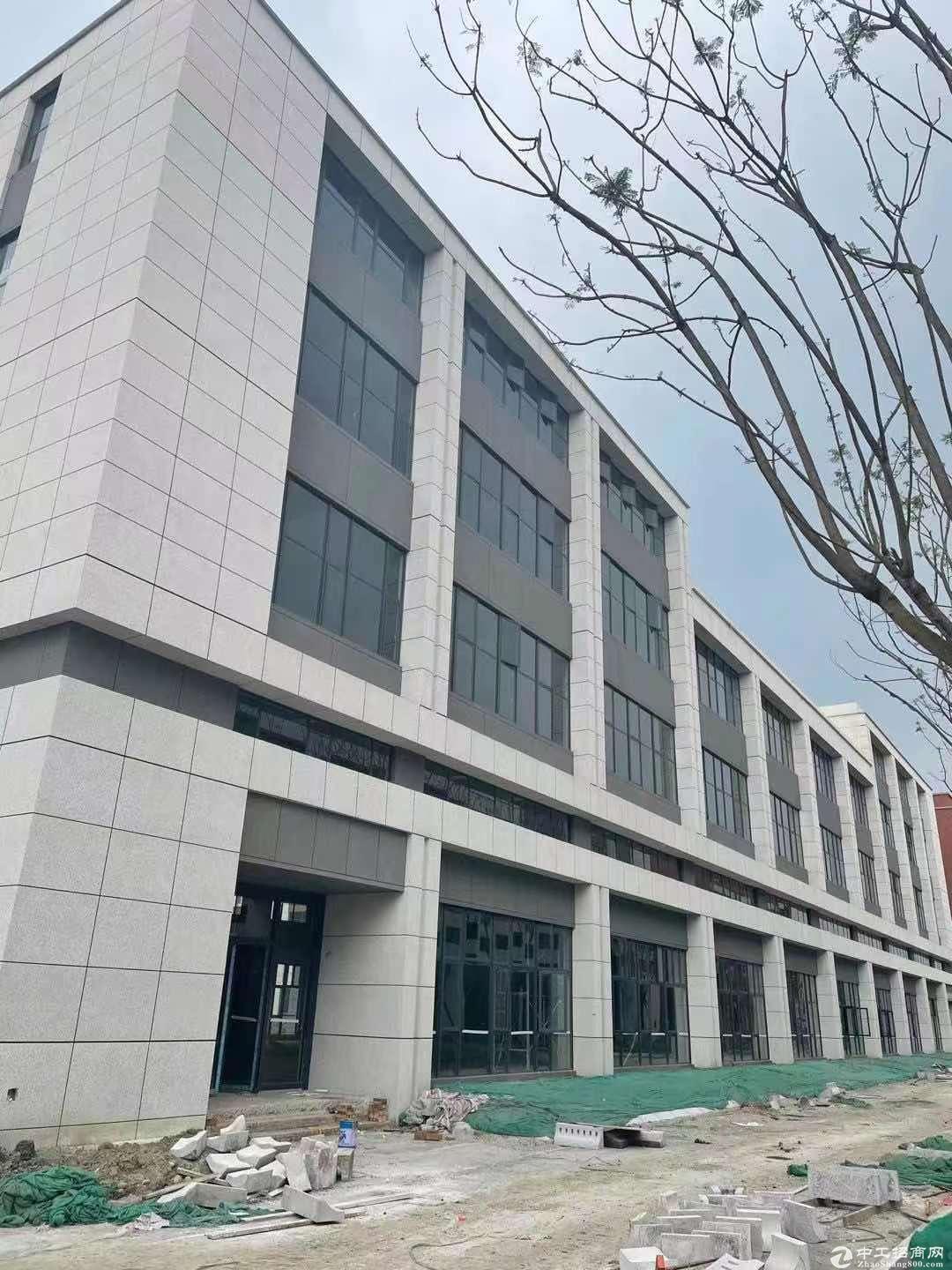 租售成华区龙潭新经产业功能区地铁站旁 生产、研发、办公楼 500−10000平米