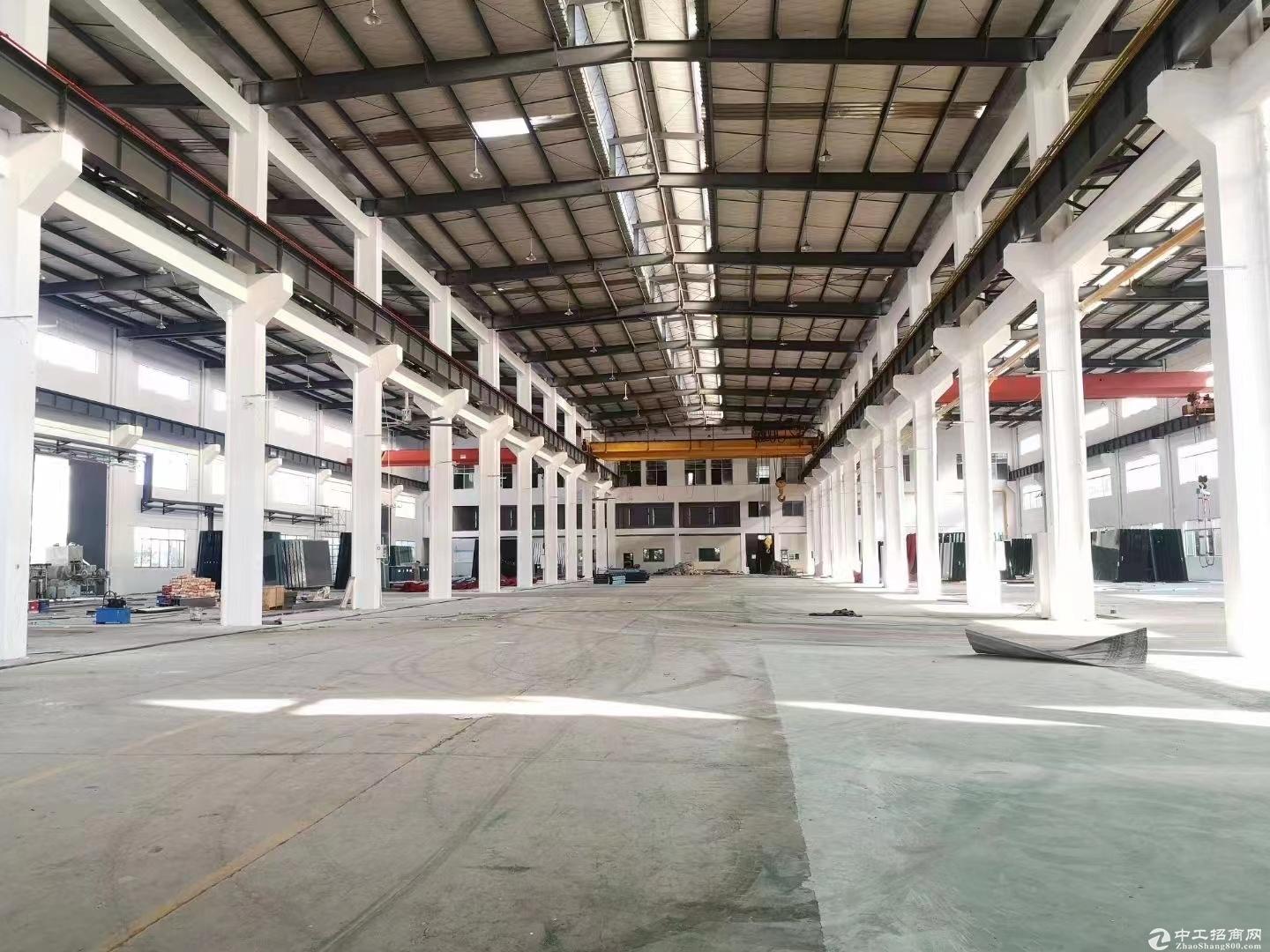 机场北1500单层钢结构厂房空高12米，单价4800